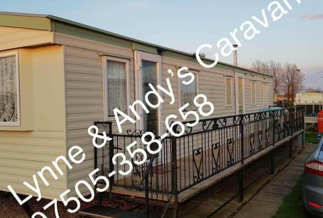  Lynne & Andy's caravan home 